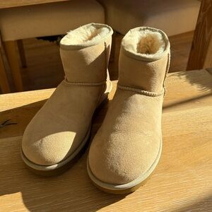 UGG Classic Mini II Genuine Shearling Lined Boot (Women)